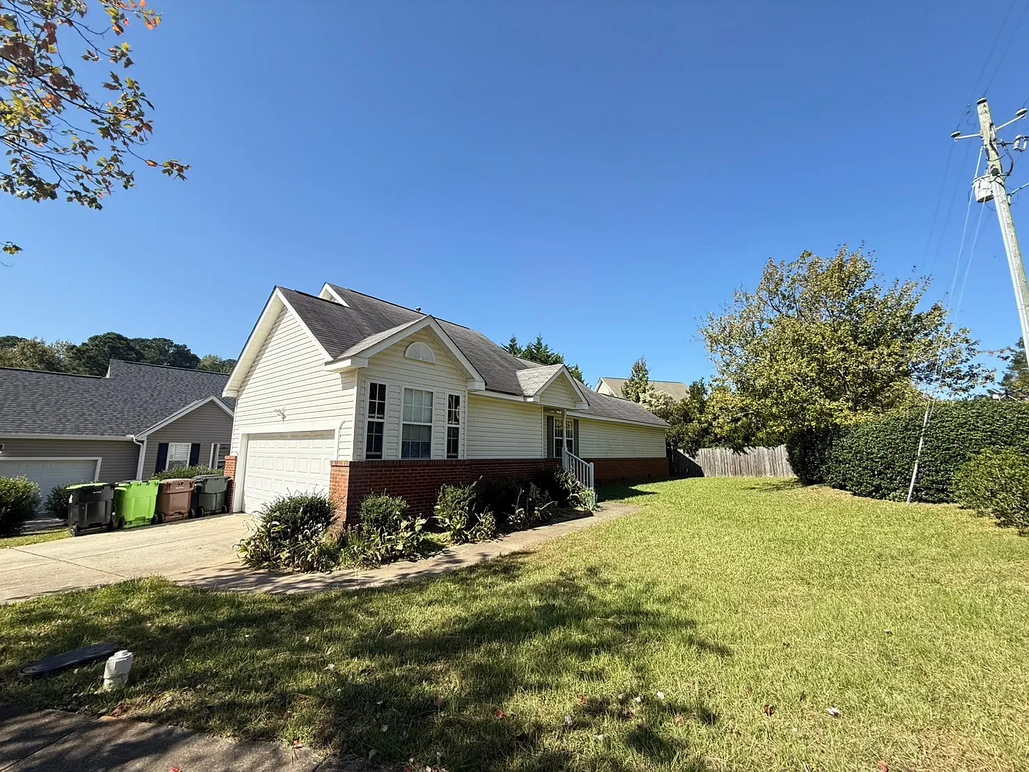 3 bed, 2.5 bath, 1471 sqft, $1,800 — Photo 3