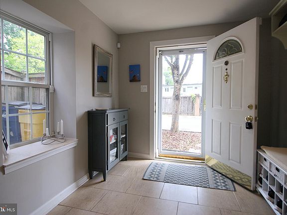 4th image of 114 Sanborn Pl