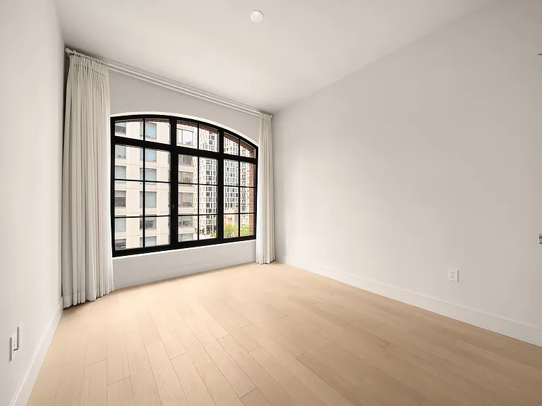 201 E 23rd St #6C — Photo 5