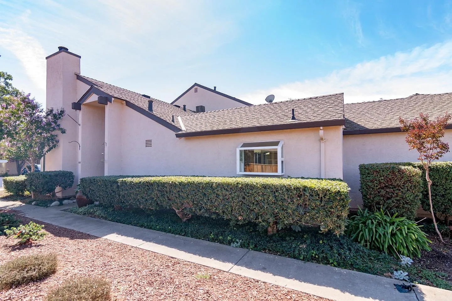 664 Auburn Way photo 1