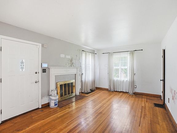 5th image of 2070 Dartmouth Ave