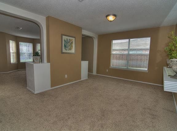 5th image of 1204 Willoughby Dr