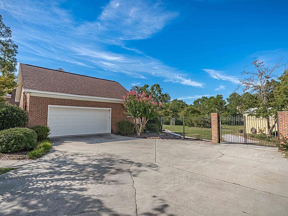 3rd image of 716 Longtown Rd W