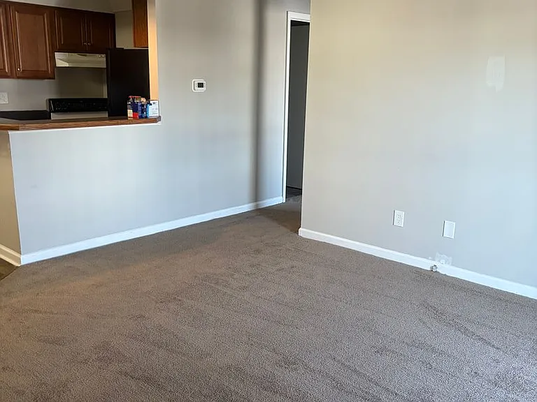 140 Haverford Ct — Photo 8