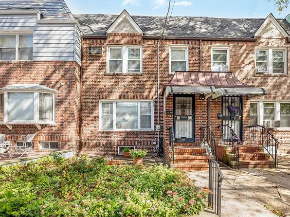 64-45 79th St, Middle Village, NY 11379