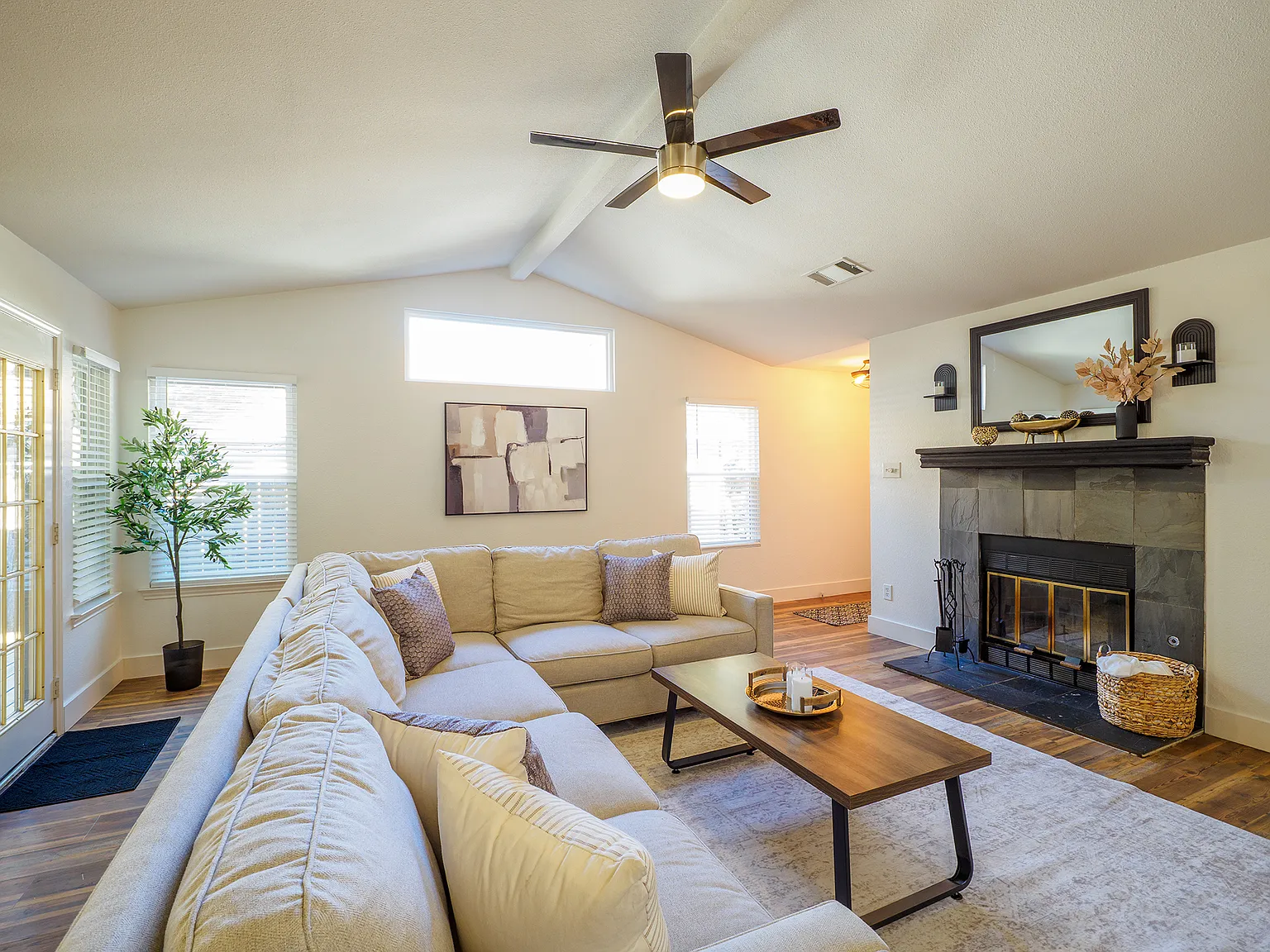 4 bed, 1454 sqft, $3,300 — Photo 3