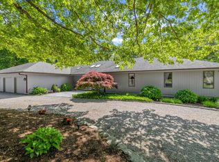17 Westwood Dr, Waterford, CT 06385