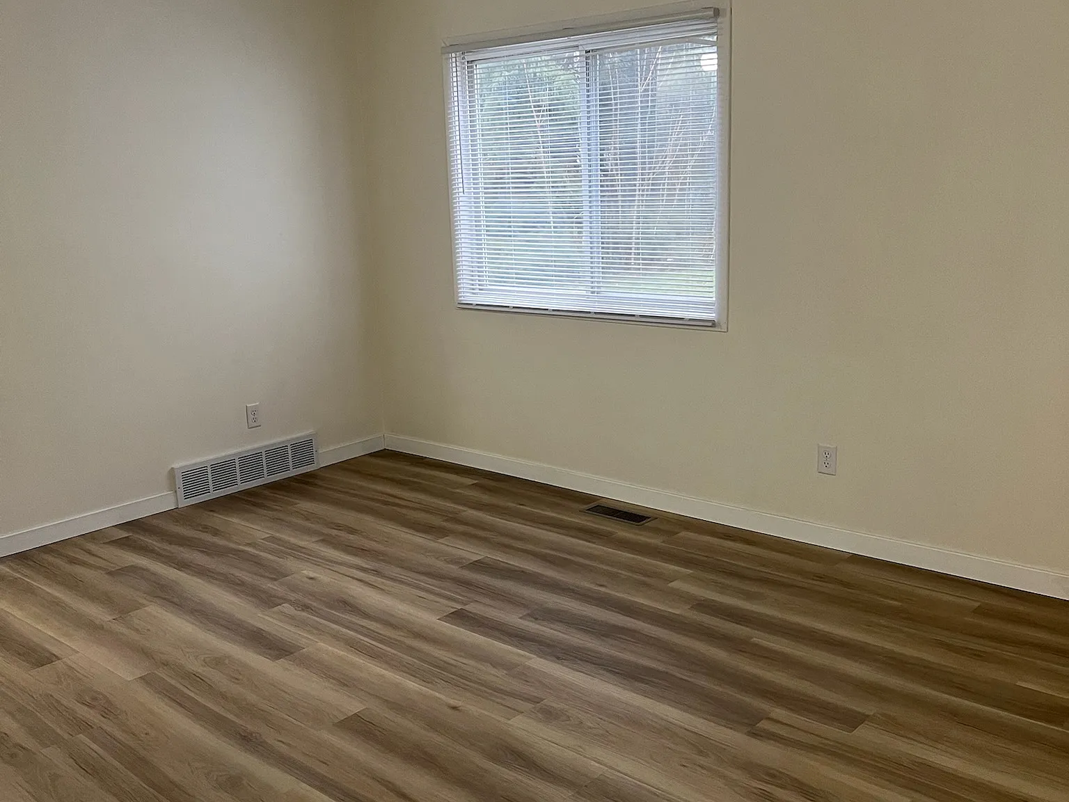 2 bed, 725 sqft, $1,300 — Photo 4