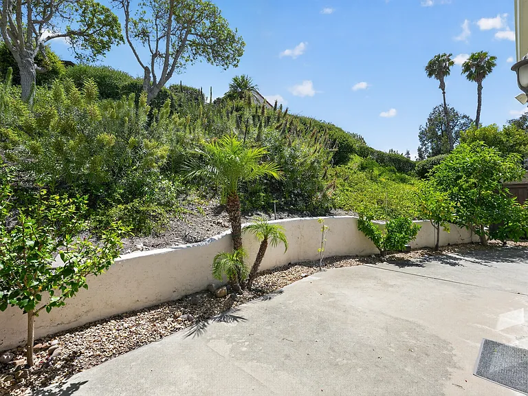 12137 Putting Green Row — Photo 42