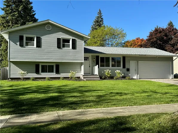 71 Debby Ln, Rochester, NY 14606