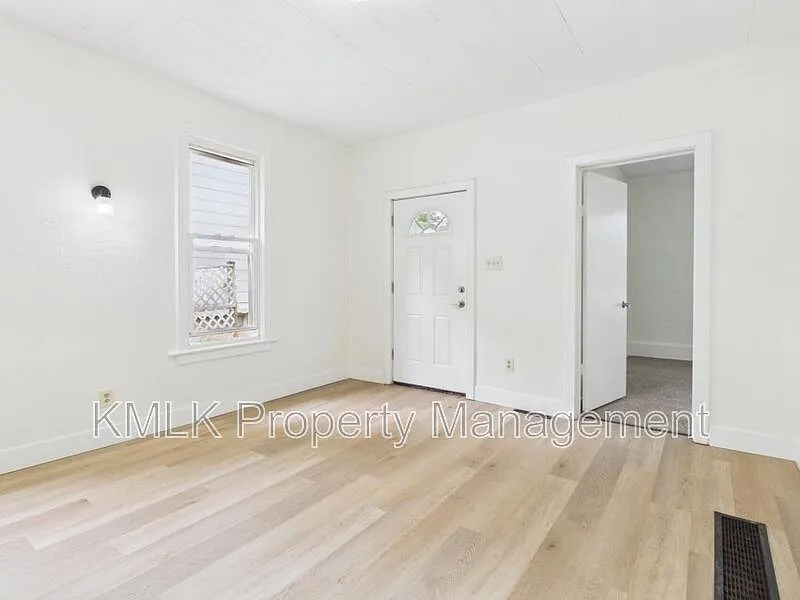 4 bed, 2.0 bath, 1370 sqft, $1,195 — Photo 4
