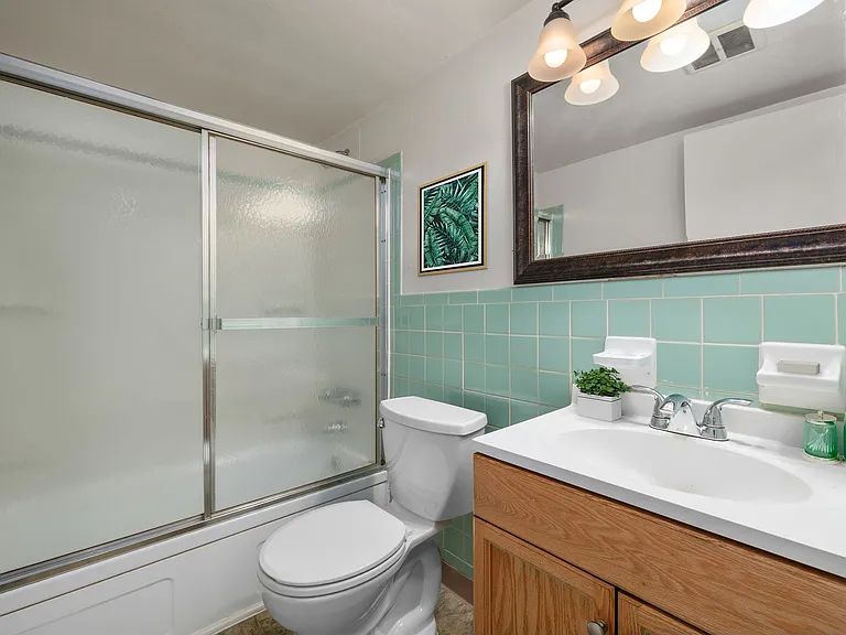 Charbonier Apartments — Photo 11