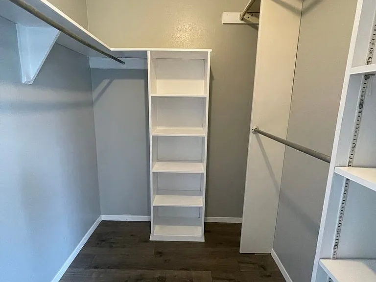 913 E Timberview Ln — Photo 11