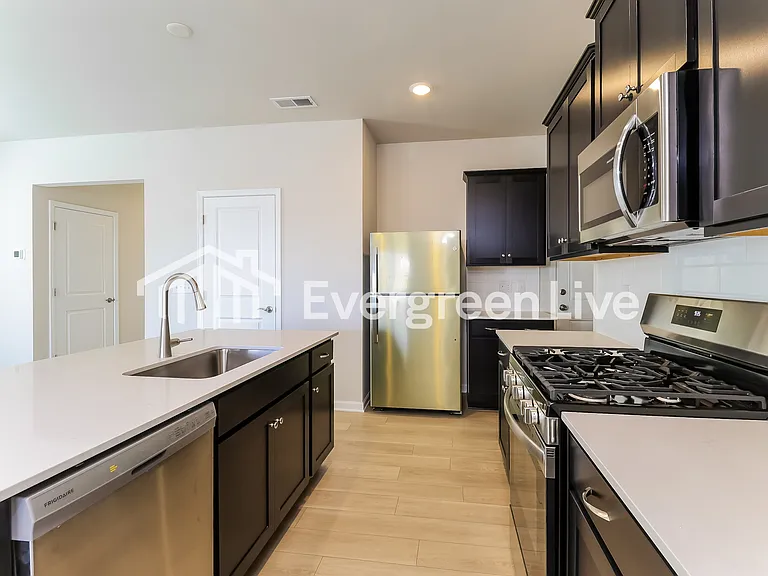 1635 Swallow Tail Dr — Photo 7