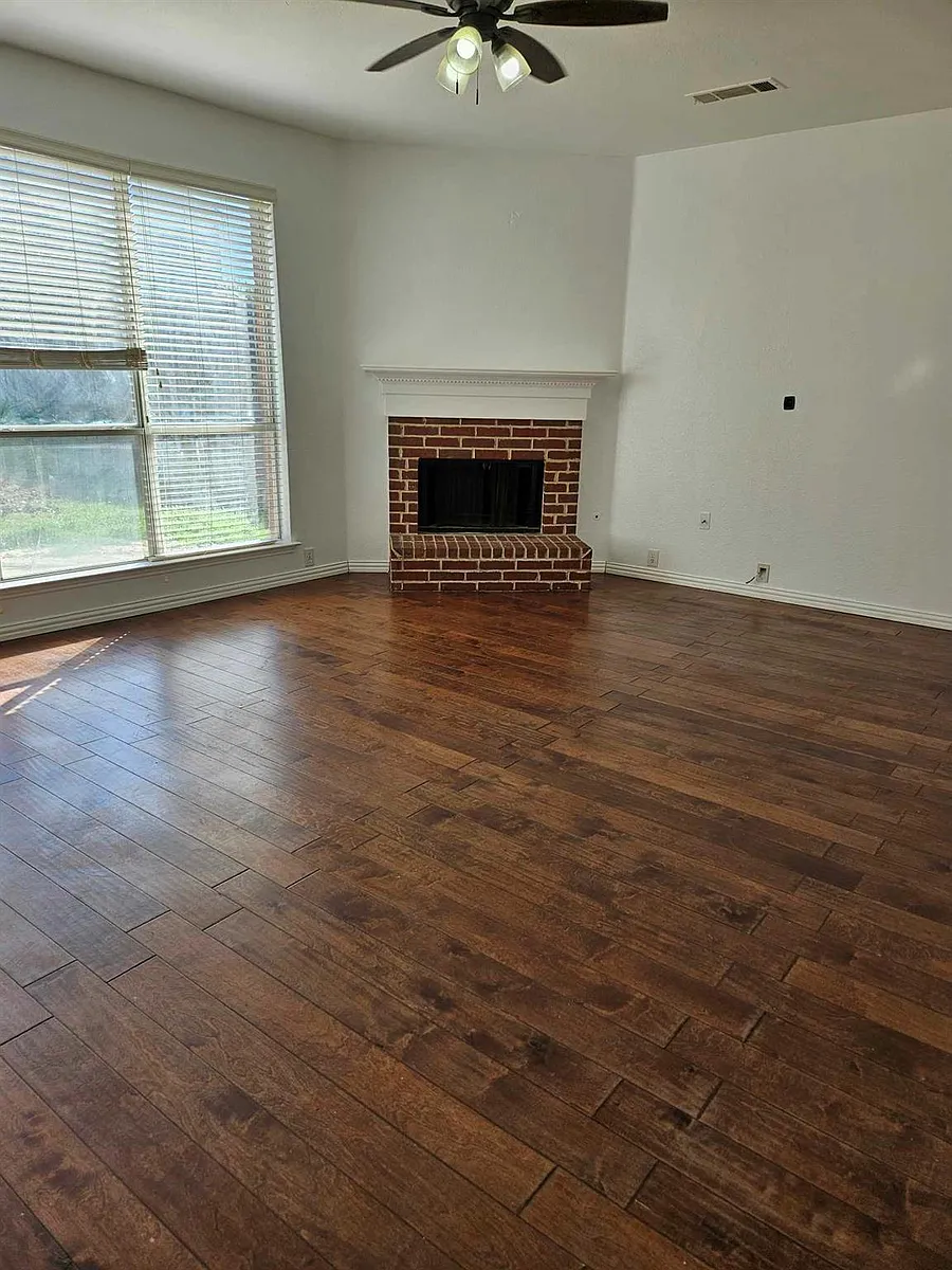 Building Photo - 2104 Royal Oak Dr