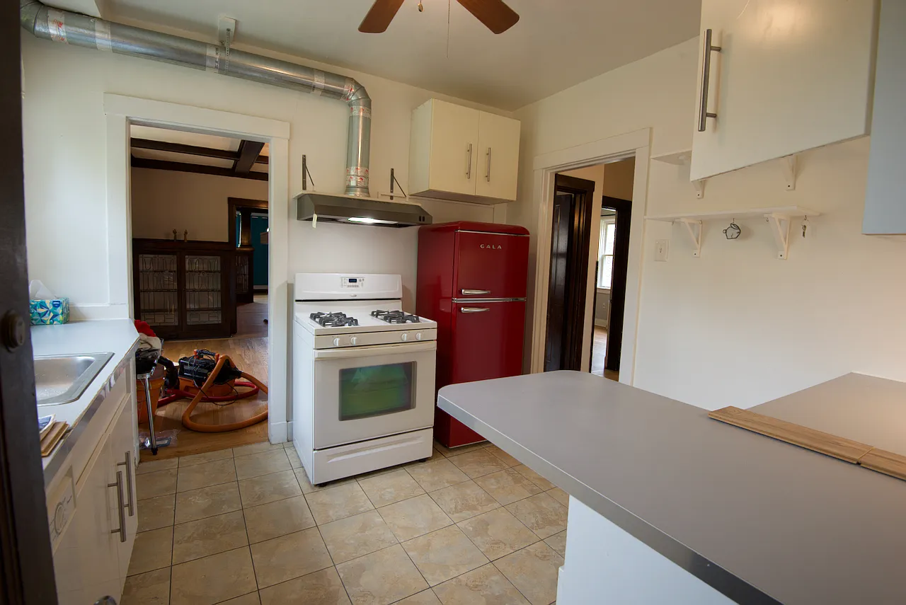 2 bed, 1300 sqft, $1,750 — Photo 2
