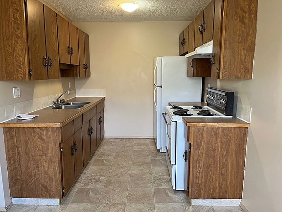 2nd image of 41 Eastman Cres #D