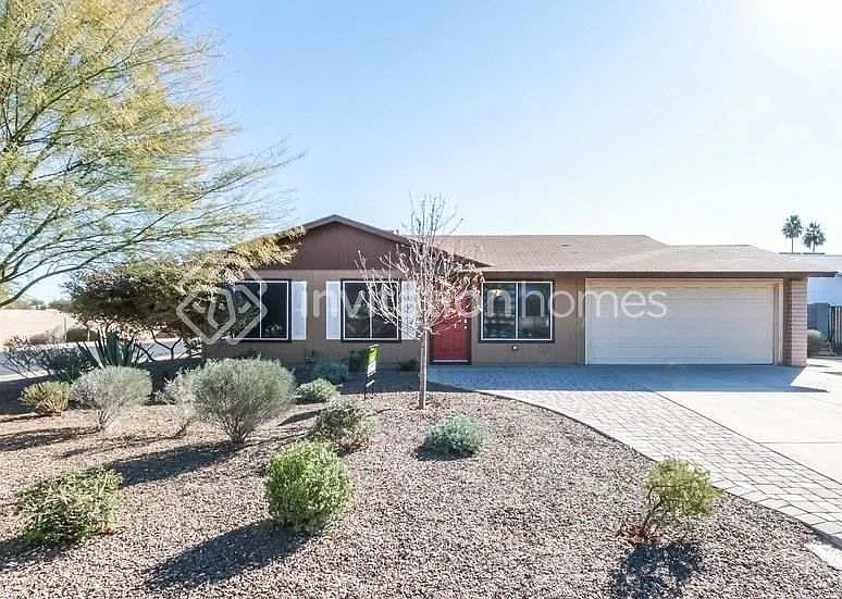 805 W Harvard Dr