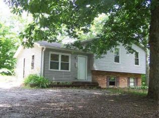 946 Quaker Rd, Mount Airy, NC 27030