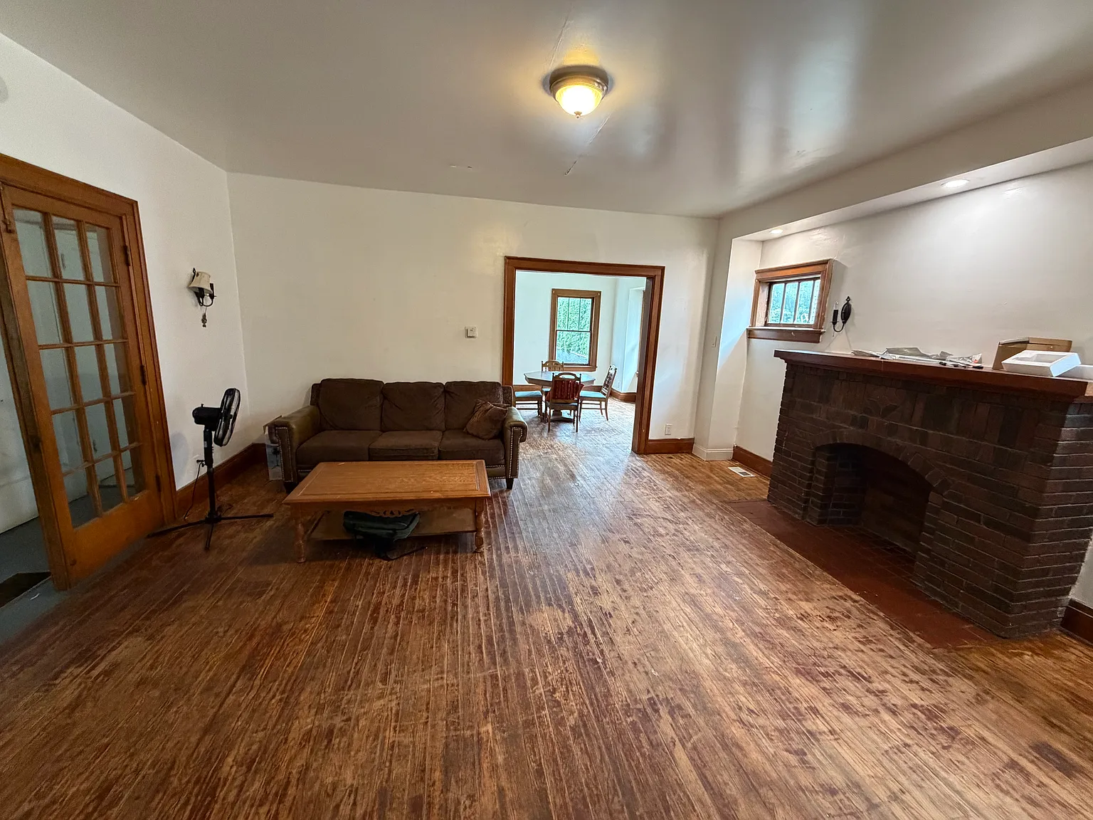4 bed, 1.5 bath, 2453 sqft, $1,900 — Photo 1