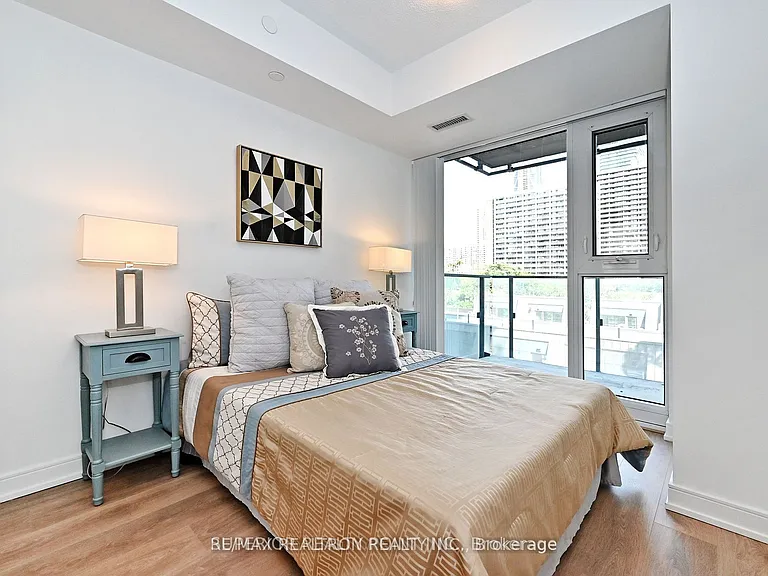 50 Wellesley St E #704 — Photo 9