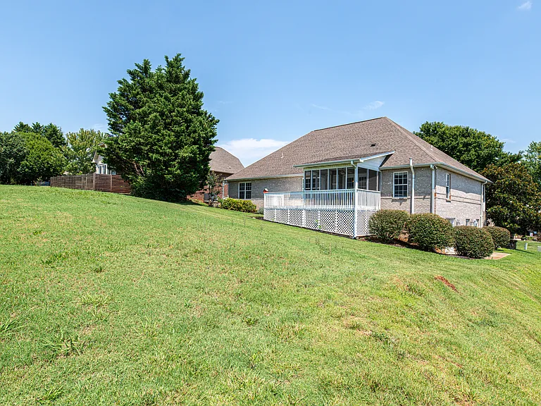 3029 Champions Dr — Photo 40