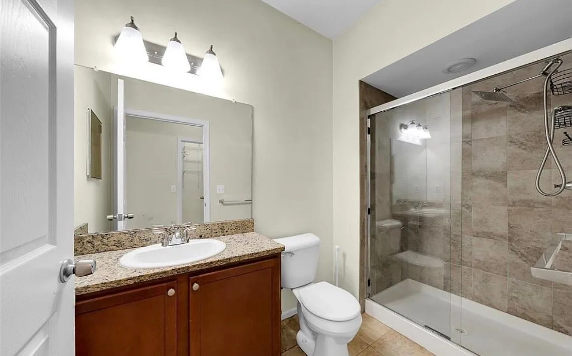 2 bed, 2.0 bath, 1500 sqft, $2,000 — Photo 4