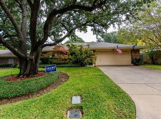 615 Raintree Ct, Arlington, TX 76012