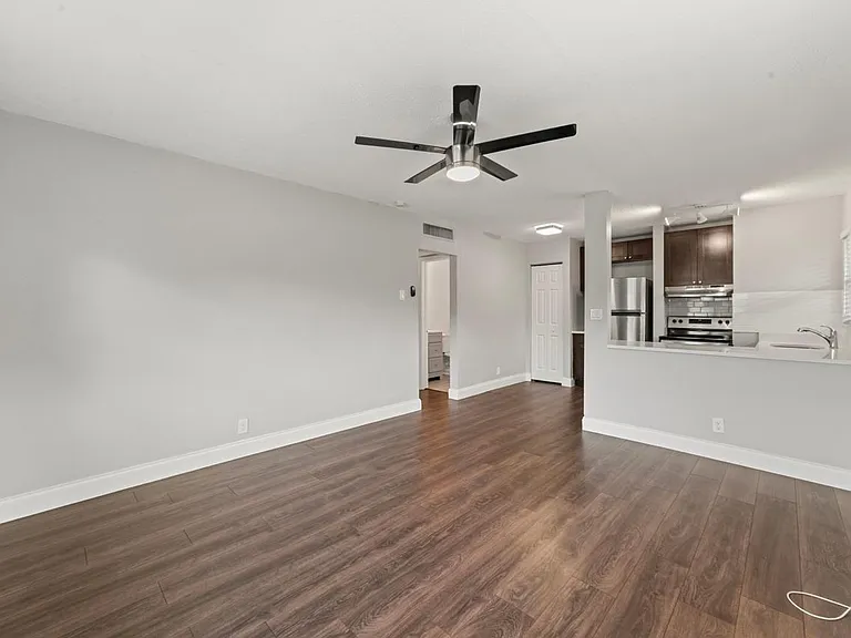 732 SE 15th St #1 — Photo 8