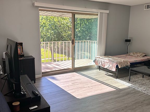 5th image of 17510 Cedar Ln #302