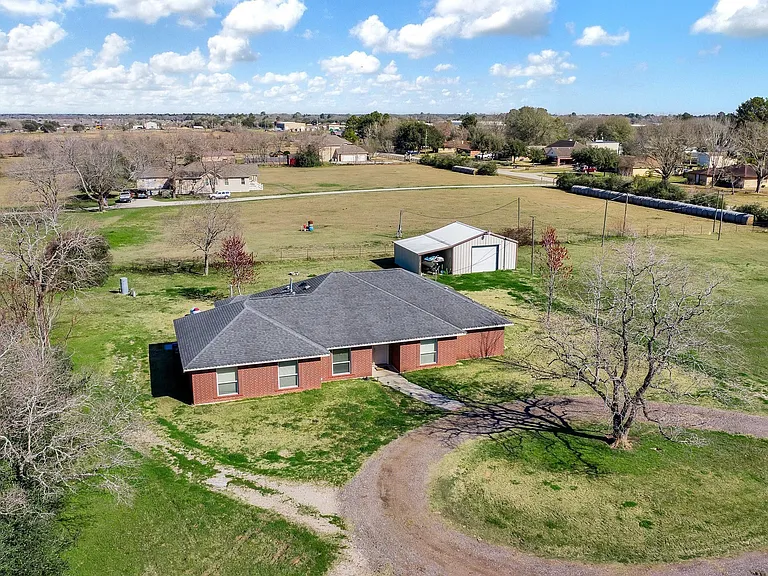 15815 Merle Rd — Photo 1
