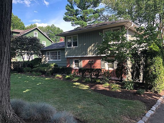 Side View and 8-Car Drive