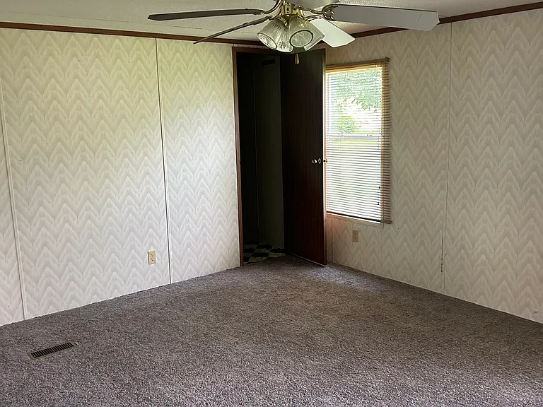 135 Clover Ln — Photo 4