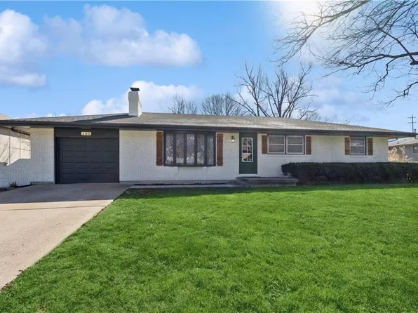 105 Harris Dr, Greenwood, MO 64034