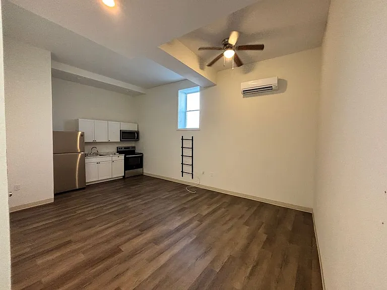 641 Washington St #D — Photo 5