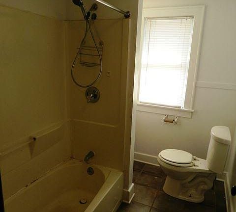 5th image of 135 W Longview Ave