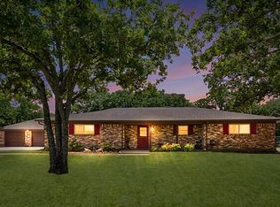 902 Greenbriar Dr, Joshua, TX 76058