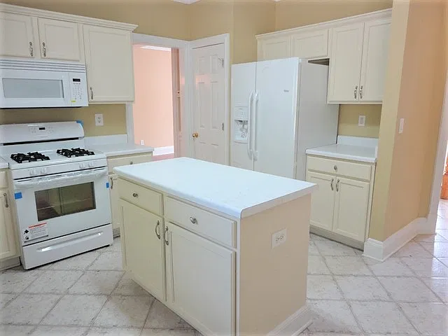4 bed, 2.5 bath, 2312 sqft, $2,375 — Photo 2