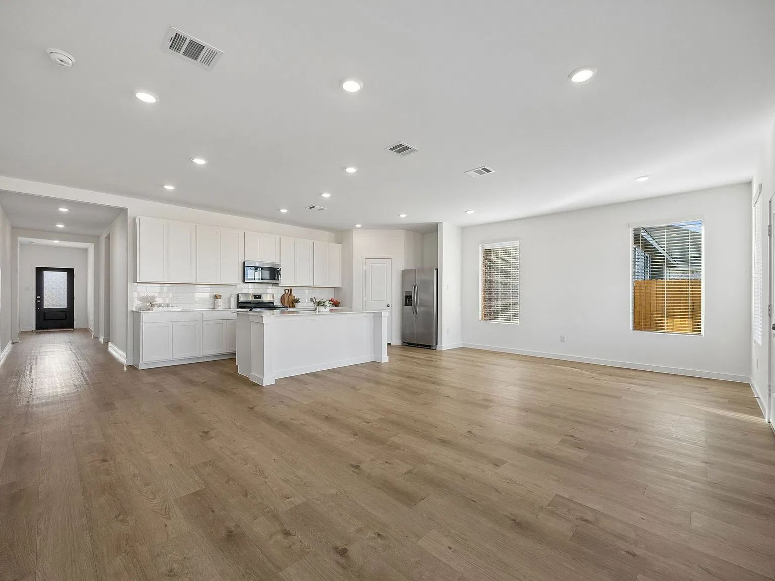 4 bed, 2062 sqft, $2,500 — Photo 4