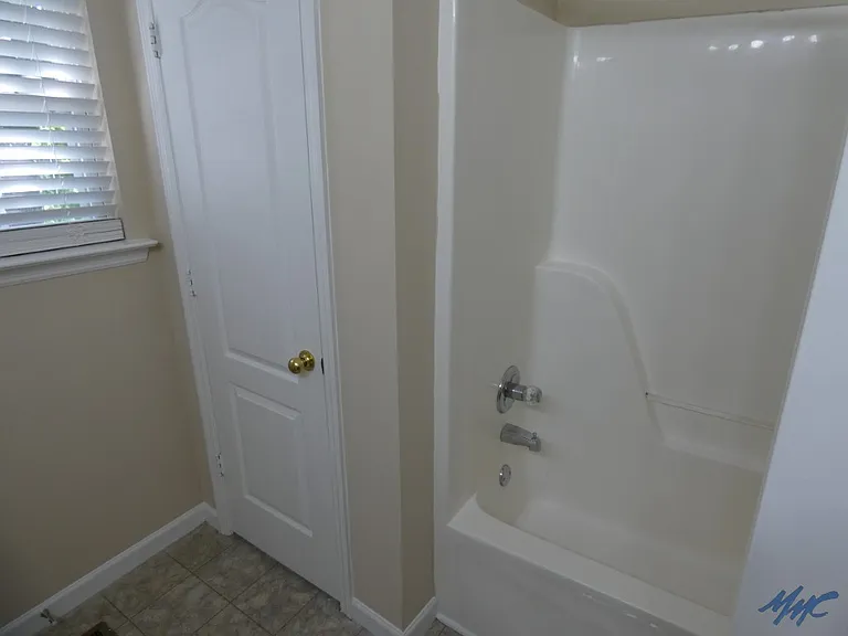 419 Conhocken Ct — Photo 32