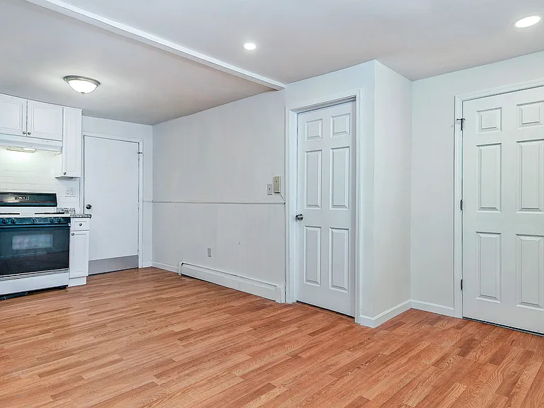 176 McWhorter St #1 — Photo 6