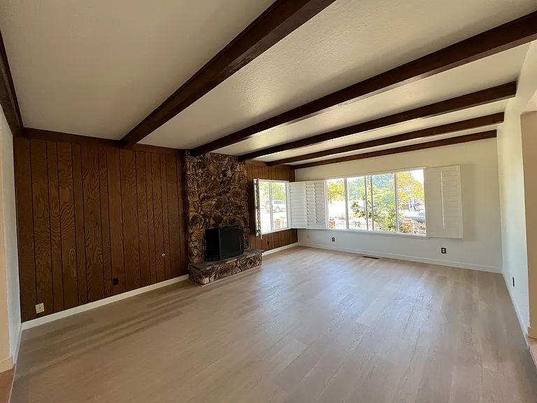 701 Bay St — Photo 6