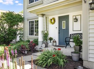 1748 Coach Dr, Naperville, IL 60565