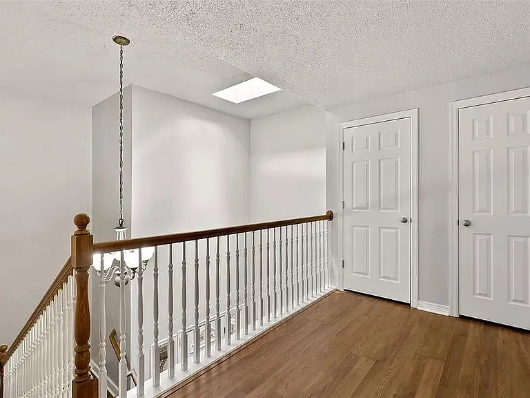 1823 Hillcrest St — Photo 5