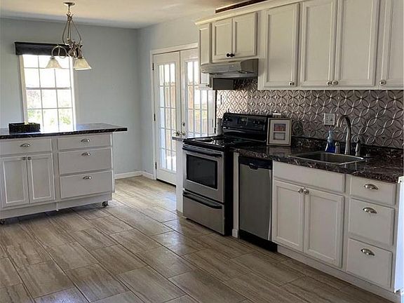 5th image of 1028 Live Oak St