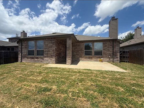 2nd image of 511 Highland Fairway Ln