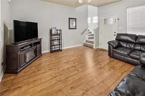 904 Eagle Ave — Photo 4