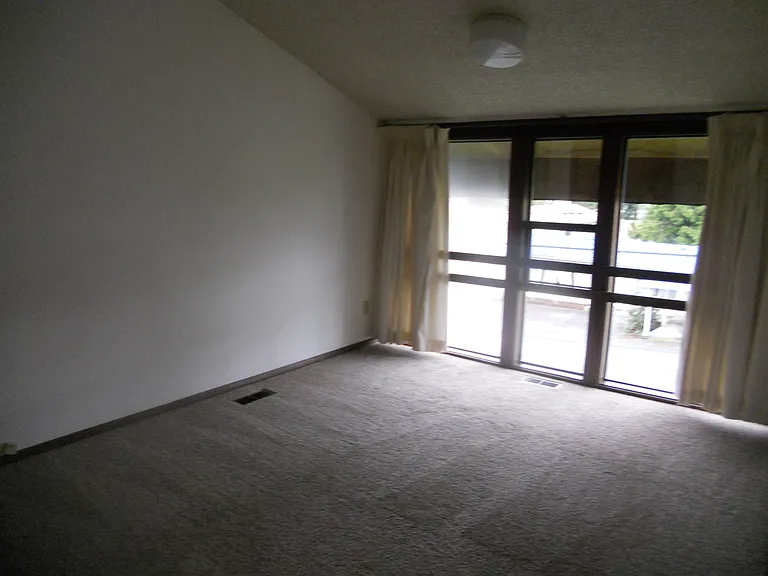 Spacious 2 bedroom 1 bath 1192 sq ft. — Photo 7