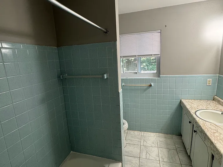 232 E Glenguile St #B — Photo 7