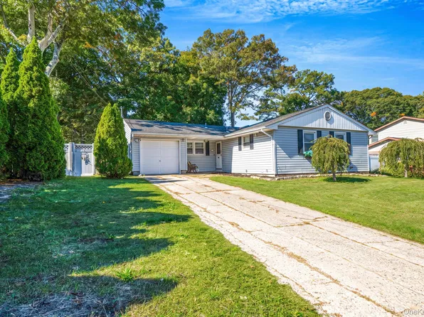 12 Mountain Street, Ronkonkoma, NY 11779